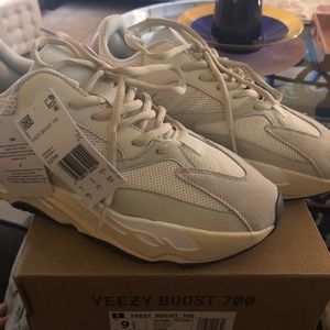 (🔥) YEEZYS 700 Analog